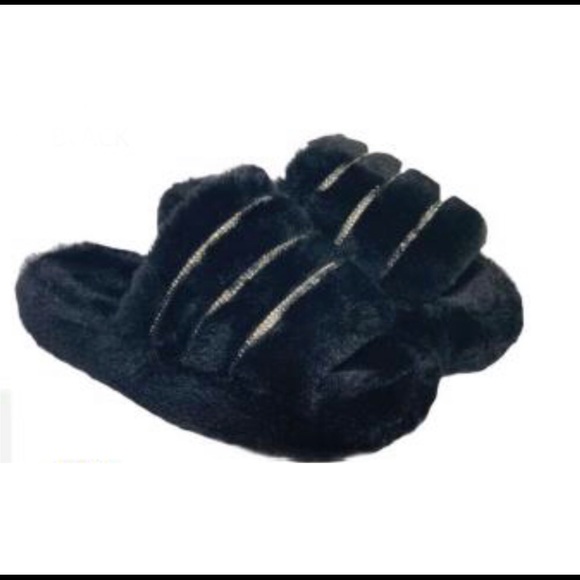 Shoes - Sizes 10&11🖤Furry Slippers 🖤